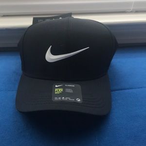Nike classic99 golf hat